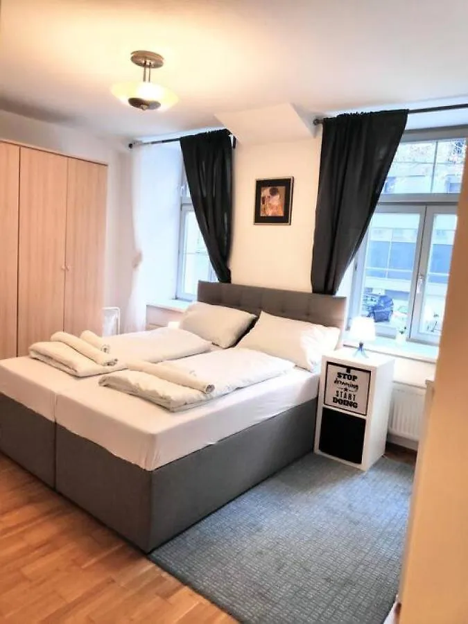 Nd Exquisites Wundervolles Ruhiges Terrassenapartment Mit Garage Vienna Apartment