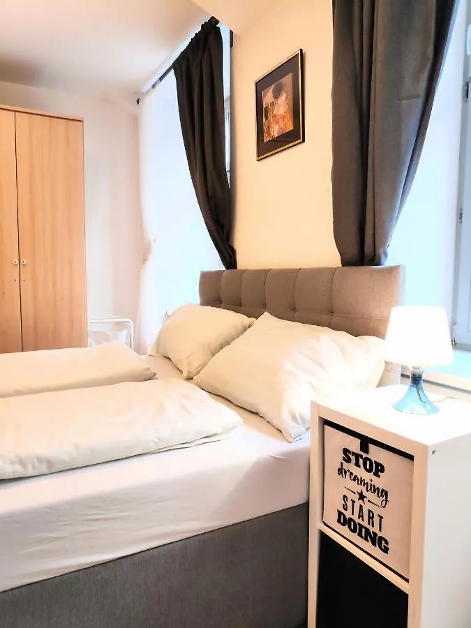Nd Exquisites Wundervolles Ruhiges Terrassenapartment Mit Garage Vienna Apartment